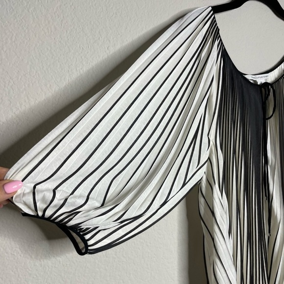 Diane von Furstenberg New Keoni White Accordion Pleated Blouse 8 - Picture 4 of 7